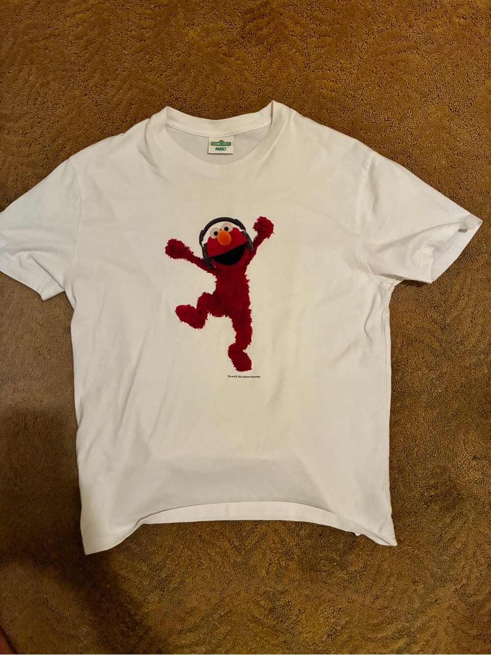 Sesame Street White Tee with Red Elmo Graphic Men’s S/Women’s M